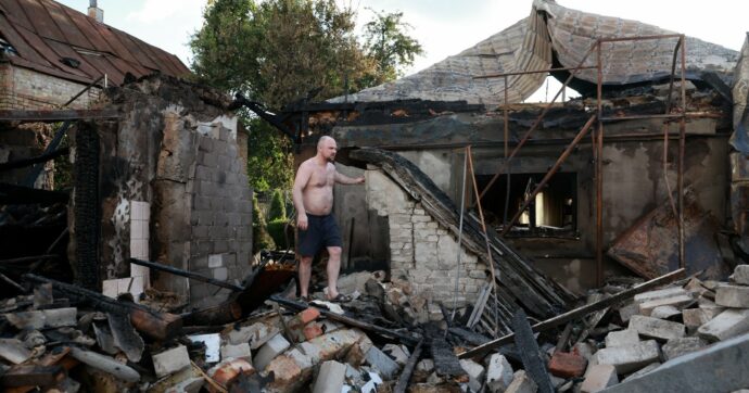 Mosca attacca Raid su Kiev, bombe planari a Sumy: 4 morti