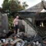 Copertina di Mosca attacca Raid su Kiev, bombe planari a Sumy: 4 morti