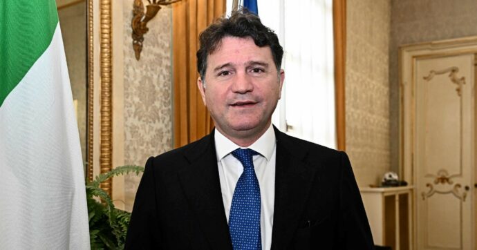 Senatore FI contro un sito campano: “No alla satira”