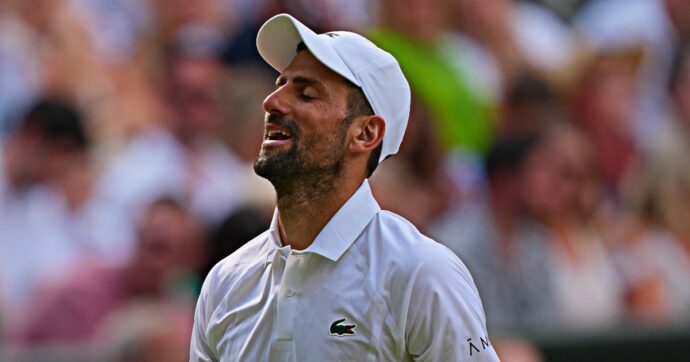 Djokovic si era arreso già a inizio terzo set contro Sinner: “Posso batterlo? Magari dieci anni fa…”. La frase verso la tribuna