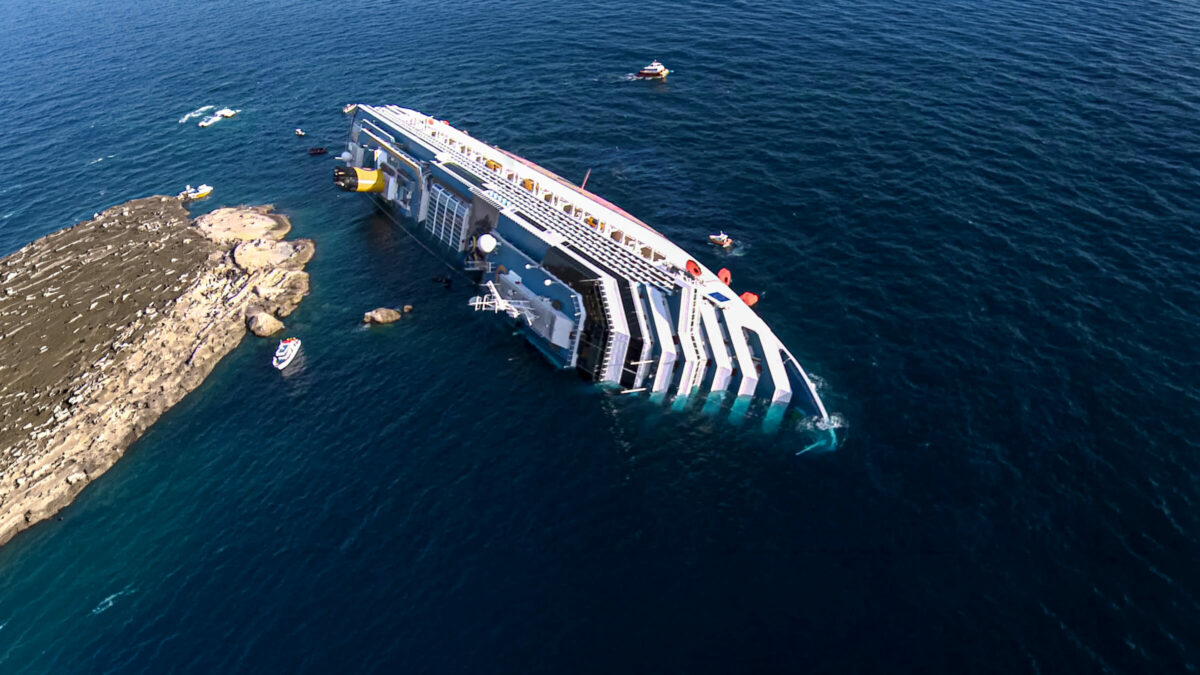 “Costa Concordia: Incubo in mare”: il nuovo documentario Netflix riapre la ferita a 14 anni dal disastro con i video dei passeggeri e le traduzioni della scatola nera