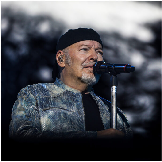 Il Giubileo di Vasco fa subito il pieno per i dieci concerti all’Olimpico. Continua il momento d’oro di Ultimo dopo Tor Vergata lo attendono 17 stadi nel 2027