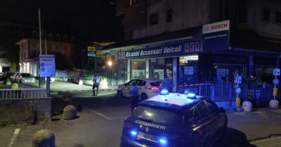 Copertina di Crema, accoltellato un 19enne egiziano: tre fermati. Ipotesi guerra tra bande