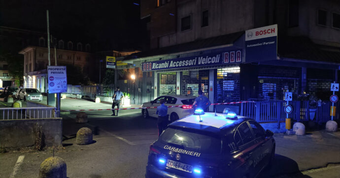 Crema, 19enne egiziano accoltellato in un parcheggio: ipotesi guerra tra bande