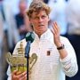 Copertina di La dedica di Sinner a mamma Siglinde dopo il trionfo a Wimbledon: “Ho visto che ha lasciato il box due volte”