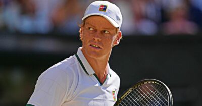 Copertina di Wimbledon, super Sinner in risposta: nel momento decisivo si prende il break anche nel quarto set | La diretta