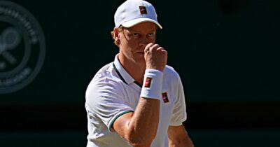 Copertina di Wimbledon, glaciale Sinner: sfrutta l’unica chance nel momento decisivo e vince il terzo set | La diretta