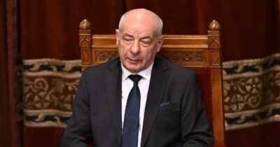 Copertina di Ungheria, le purghe anti-Orbán colpiscono anche il capo dello Stato: votato un emendamento per destituirlo. Il premier Magyar: “È un fantoccio”