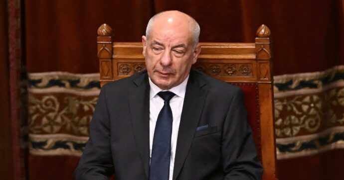 Ungheria, le purghe anti-Orbán colpiscono anche il capo dello Stato: votato un emendamento per destituirlo. Il premier Magyar: “È un fantoccio”