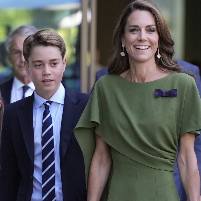 “Non tutti i giorni, ma nei weekend”: il principe George racconta a Sinner la sua passione per il tennis. E Kate vestita di verde oliva è la vera regina di Wimbledon