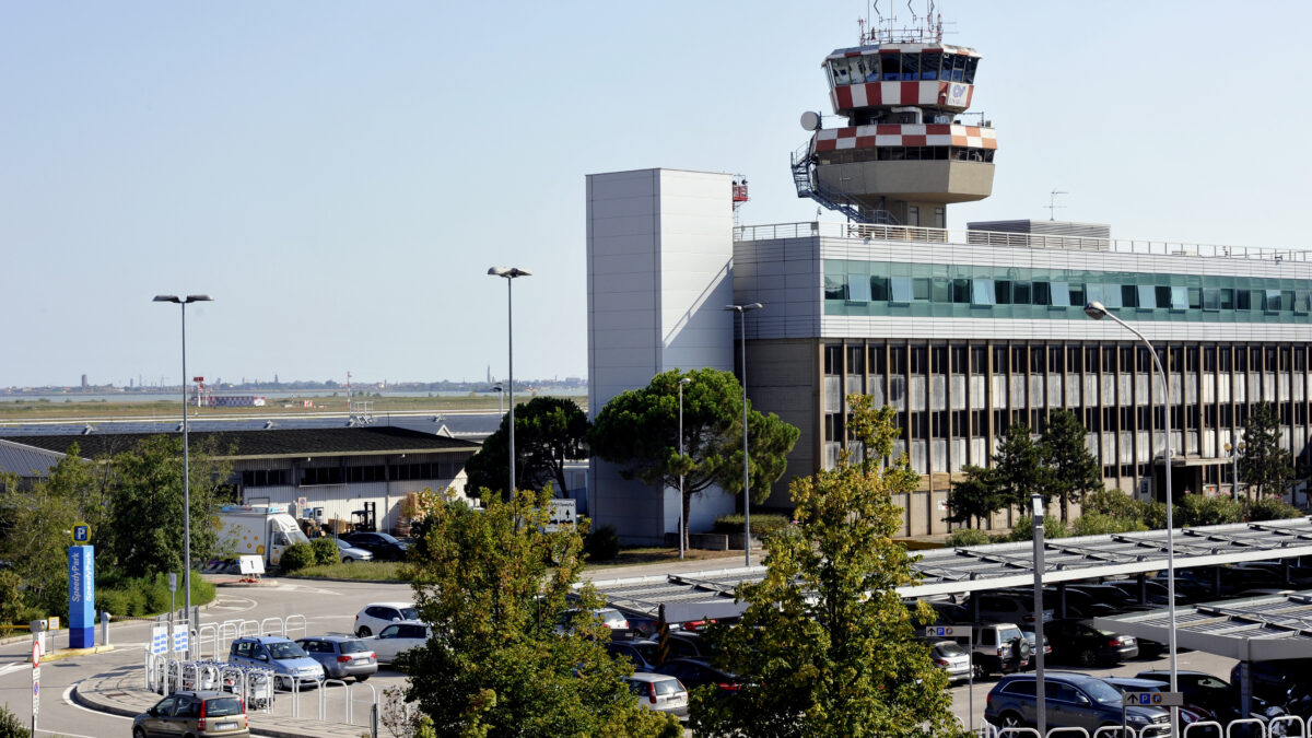 i lavoratori dei duty free degli aeroporti scioperano e i colossi del retail chiedono loro i danni per 150mila euro da Ilfattoquotidiano.it i lavoratori dei duty free degli aeroporti scioperano e i colossi del retail chiedono loro i danni per 150mila euro