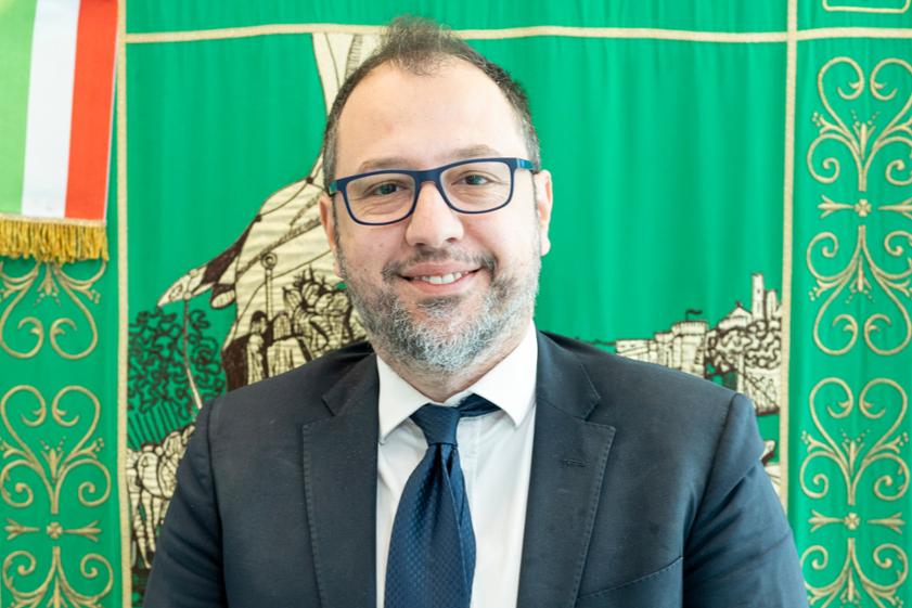 assessore regionale ma anche consigliere comunale colleziona poltrone ma alle votazioni si vede quasi mai il caso di gianluca comazzi l8217assemblea cittadina non incide sulle scelte da Ilfattoquotidiano.it assessore regionale ma anche consigliere comunale colleziona poltrone ma alle votazioni si vede quasi mai il caso di gianluca comazzi l8217assemblea cittadina non incide sulle scelte