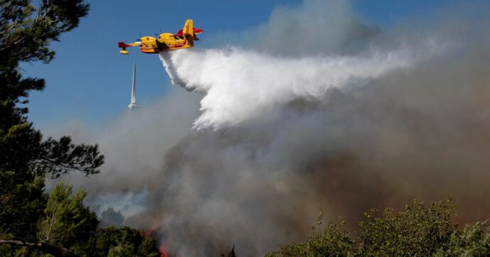 La guerra legale sui Canadair incombe sugli incendi boschivi