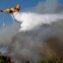 Copertina di La guerra legale sui Canadair incombe sugli incendi boschivi