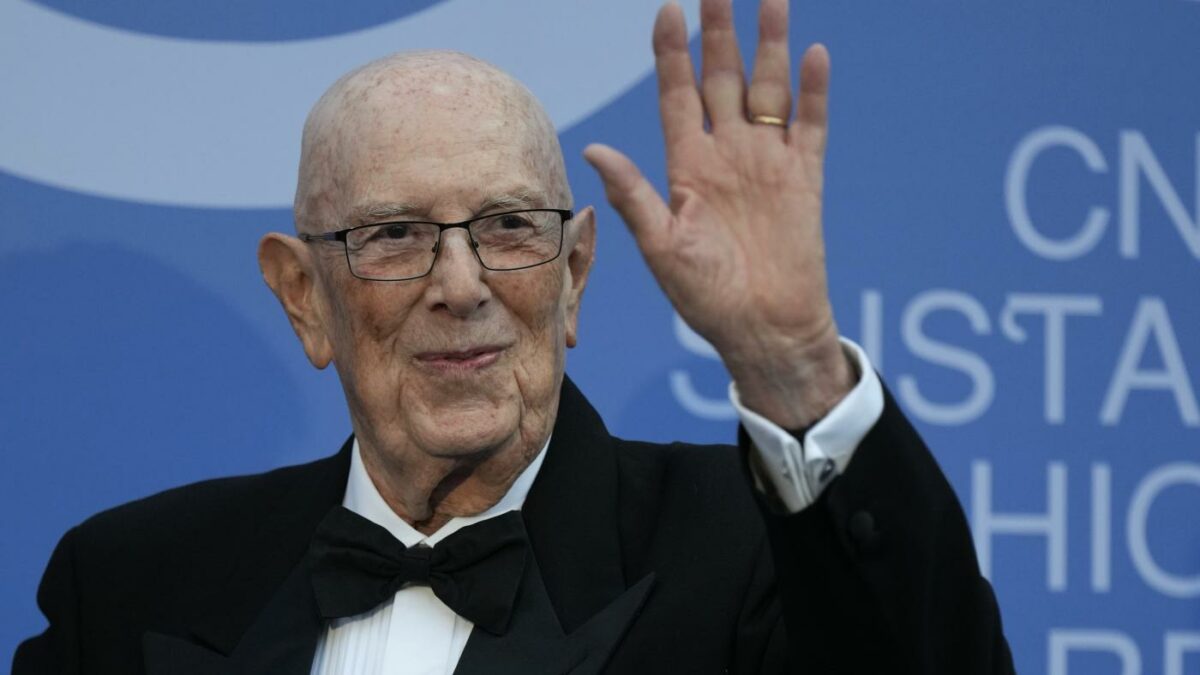 “A 85 anni ballo tutte le mattine zumba da solo. Bevo due bicchieri di vino a pasto, un bianco per iniziare e un rosso per concludere. Così ho salvato le sfilate di Milano da Anna Wintour”: parla Mario Boselli