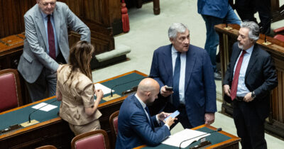 Copertina di Legge elettorale, è caccia ai franchi tiratori nel centrodestra dopo la sconfitta: sono circa 30. Scambio di accuse tra FdI, Lega e FI