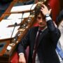 Copertina di Il centrodestra implode sulle preferenze: la Camera boccia il testo di Fdi col voto segreto. Boato delle opposizioni: "Elezioni" | Meloni: "Ci abbiamo provato, serve una riflessione"