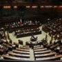 Copertina di La lotta tra FdI e Fi sulle intercettazioni non finisce: il dl Giustizia in Aula senza il mandato dei relatori