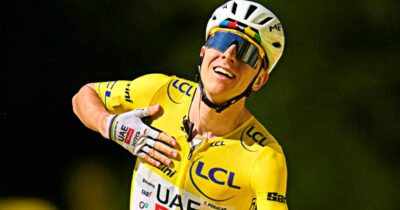 Copertina di Tour de France, Pogacar vince anche senza strafare: stacca tutti a 15 km dall’arrivo e aumenta il vantaggio | La nuova classifica generale