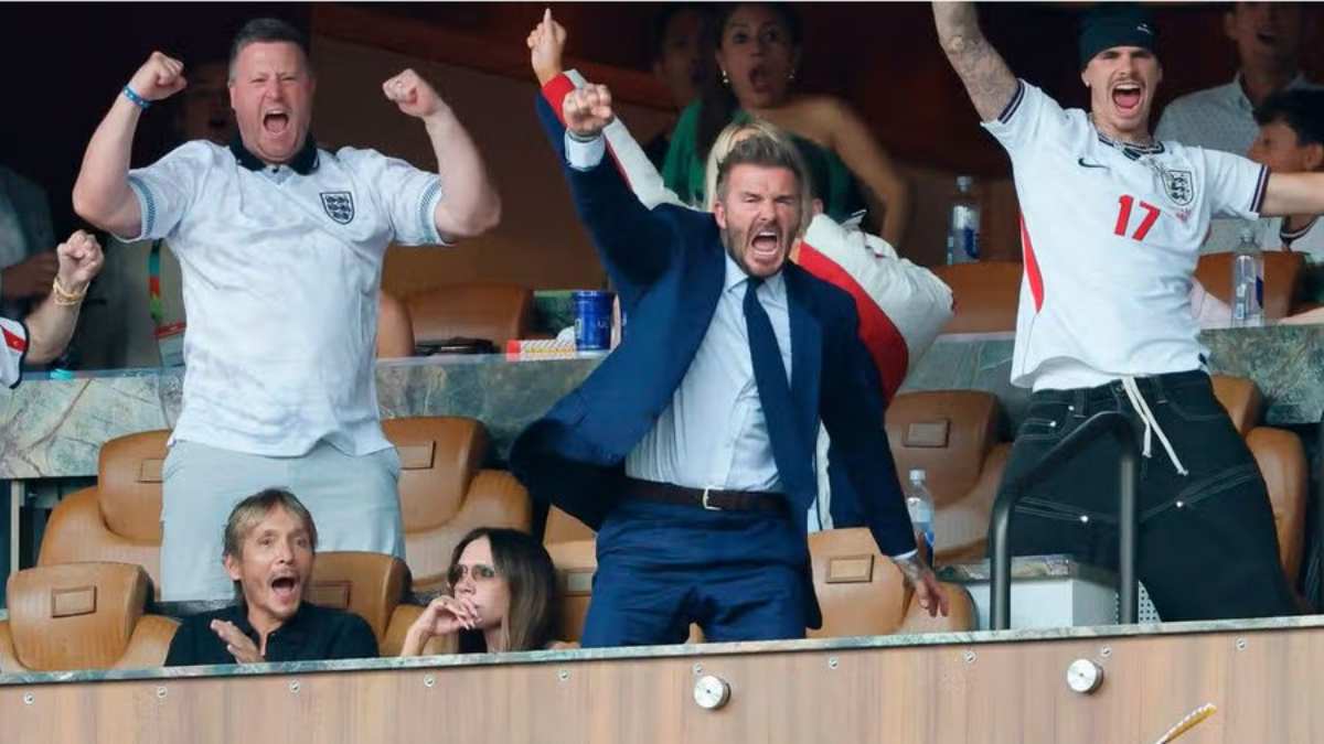 “Dentro stava festeggiando, te lo assicuro”: le immagini di Victoria Beckham impassibile in tribuna mentre l’Inghilterra vince sono virali, il marito David la difende