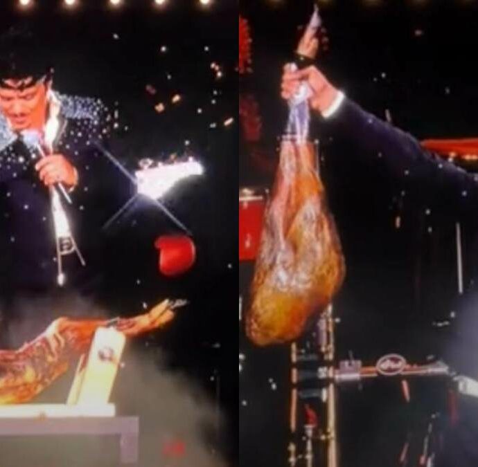 Bruno Mars mette in pausa il concerto e affetta un prosciutto sul palco – IL VIDEO