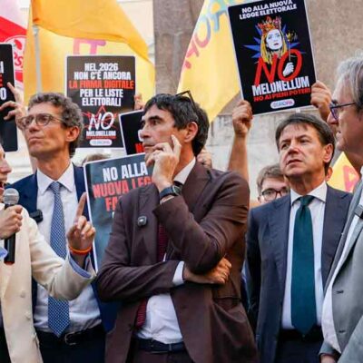 Copertina di Bluff preferenze, Conte e Schlein insieme: “Ora andatevene a casa”.  La veglia a Montecitorio  è  una festa con i leader