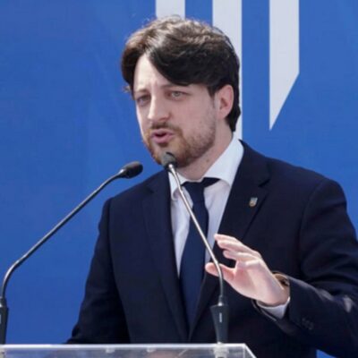 Copertina di “Motoscafi blu” e 45 poltronissime: mazzate Lega-FI