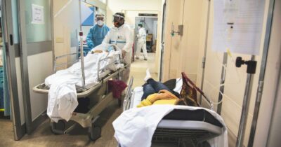 Copertina di Covid, i medici contro  il governo sulla riforma