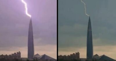 Copertina di Un fulmine colpisce la cima del Lakhta Center di San Pietroburgo: il video della scarica che illumina la notte è virale