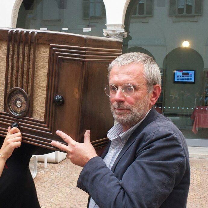 “Radio 2 che fa la ricreazione deve farla di qualità e Belen Rodriguez, con rispetto, non ce la fa. Non me la sento, saluto tutti”: Massimo Cirri lascia “Caterpillar”