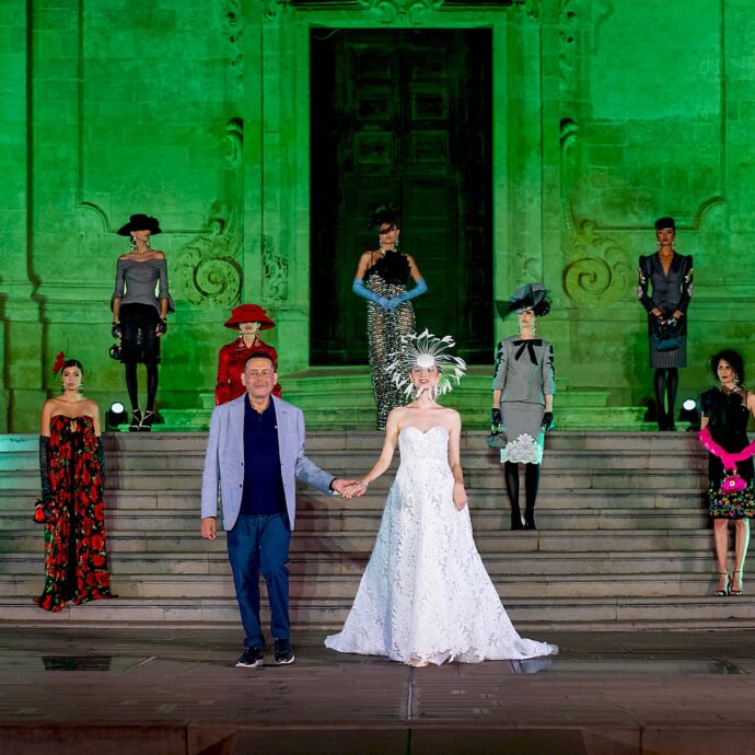 Premio Moda 2026, la 15esima edizione porta l’alta sartoria tra i Sassi di Matera: tra i premiati anche la giornalista del Fatto Ilaria Mauri