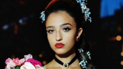Léonie Cassel debutta in passerella per Dolce&Gabbana: la figlia di Monica Bellucci e Vincent Cassel apre la sfilata di Alta Moda a Taormina