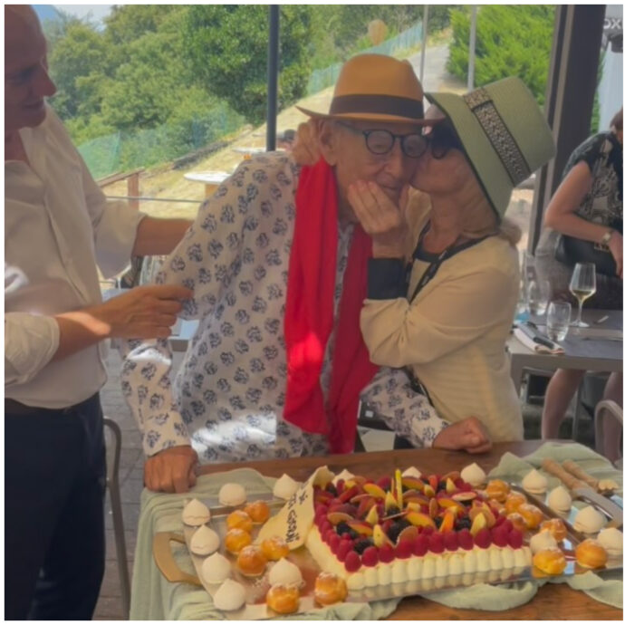 “Ci avete inondato di affetto! Questo bacio è anche per tutti voi”: Rita Pavone festeggia i 100 anni del marito Teddy Reno