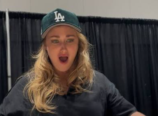 ho rischiato di essere rapita sul set della sitcom che mi ha reso famosa un uomo mi ha afferrata e ha iniziato a correre lo placcarono il racconto di ashley johnson di genitori in blue jeans da Ilfattoquotidiano.it ho rischiato di essere rapita sul set della sitcom che mi ha reso famosa un uomo mi ha afferrata e ha iniziato a correre lo placcarono il racconto di ashley johnson di genitori in blue jeans