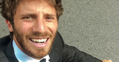 Copertina di “Lascio Le Iene, il posto più vero della tv. È stata una scuola, ma ora è il momento di diventare grandi e andare all’Università”: le parole di Nicolò De Devitiis