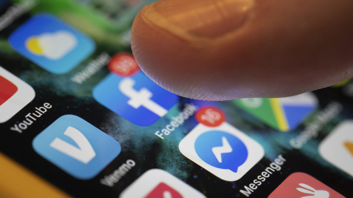 “TikTok mi ha detto che avevo l’ADHD perché dimenticavo le chiavi, avevo difficoltà a concentrarmi al lavoro. Poi ho chiesto agli esperti e mi hanno messo in guardia”: la storia di Matthew Wilcox