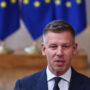 Copertina di Altro che svolta: Human Rights Watch lancia l’allarme sui diritti nell’Ungheria di Magyar: dossier al Parlamento Ue. Quando i leader europei lo definivano un liberatore