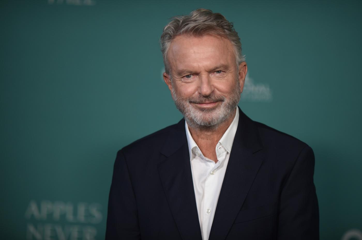 “Sam Neill è morto per una polmonite, poco tempo prima era guarito dal tumore. La famiglia smentisce così inesattezze e falsità”: lo rivela l’agente dell’attore