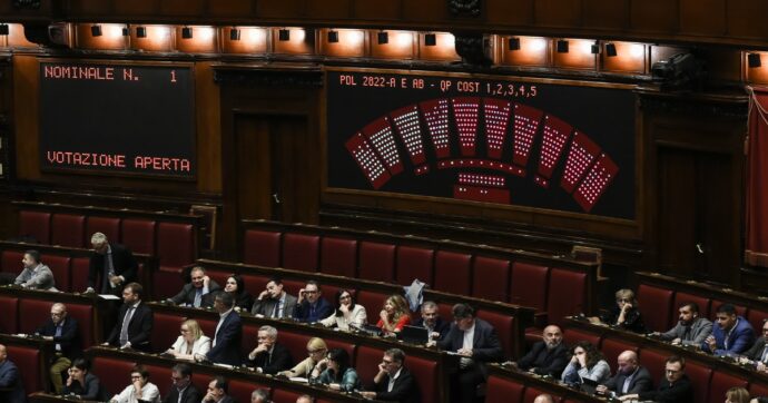 Legge elettorale, alla Camera il voto finale. Ziello (Fn): “Avete fatto un obbrobrio. Meloni pugnalata da una parte dei suoi”