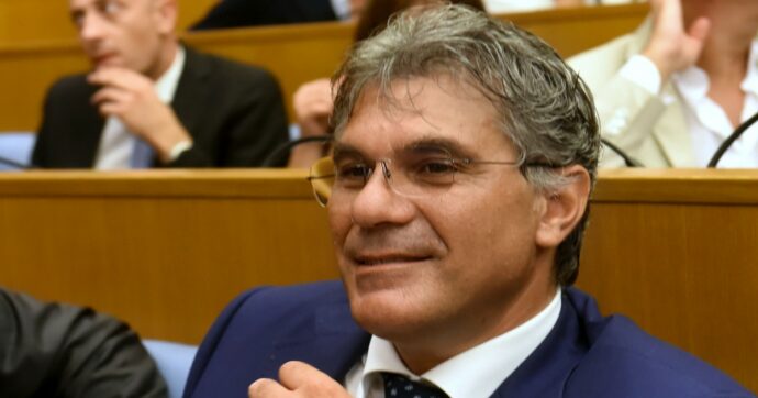 Sicilia, arrestato per corruzione il deputato regionale di Forza Italia Riccardo Gallo: è ai domiciliari