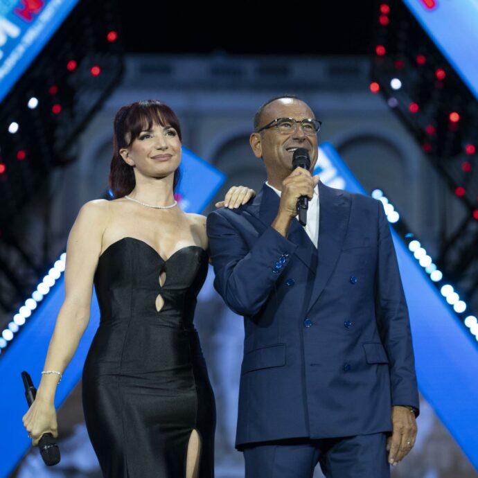 Tim Summer Hits, la scaletta della prima puntata con Carlo Conti e Andrea Delogu: da Angelina Mango e Marco Mengoni a Annalisa