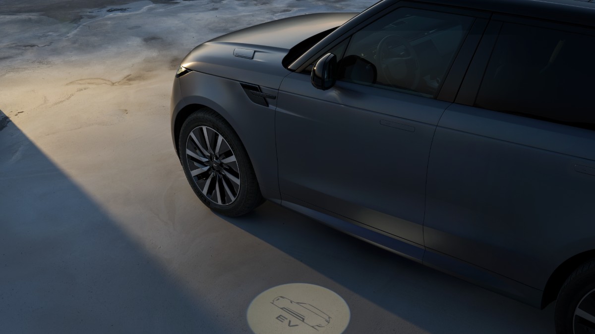 range rover sport electric a goodwood il battesimo delle zero emissioni da Ilfattoquotidiano.it range rover sport electric a goodwood il battesimo delle zero emissioni