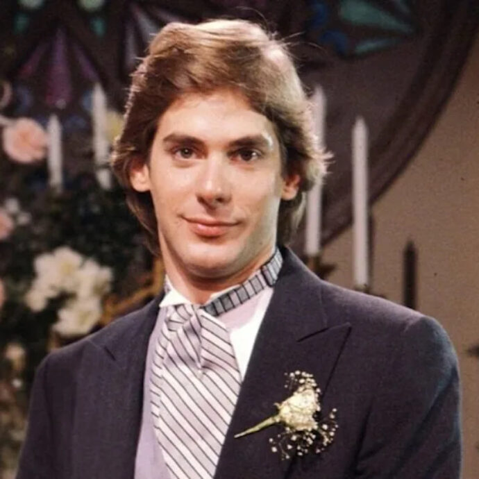 È morto Scott Bryce, il Craig Montgomery della soap “Così gira il mondo” che faceva sospirare l’America. Era malato da tempo di tumore all’esofago e allo stomaco