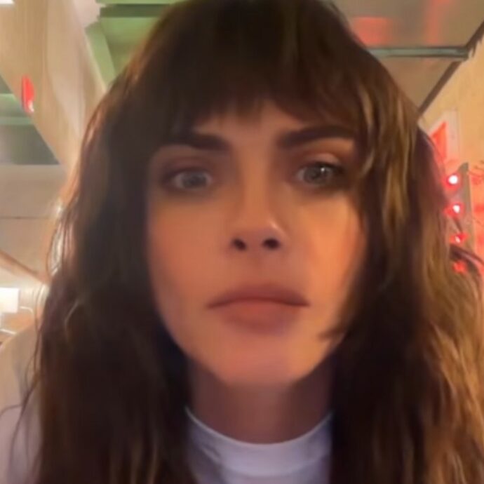 “Prima davo molto più valore al sesso. Pensavo ‘sono una pervertita’ ma credo solo che stessi cercando amore e approvazione. Da quando sono sobria è cambiato tutto”: parla Cara Delevigne