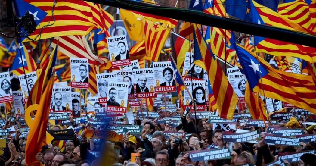 Ue: “Legale l’amnistia di Sanchez ai catalani”