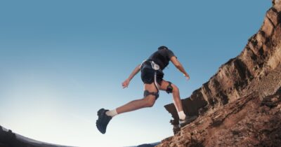 Copertina di Navee presenta il suo primo esoscheletro indossabile: 25 chilometri di autonomia, riduzione dello sforzo fisico in un corpo da 1,8 kg di peso netto