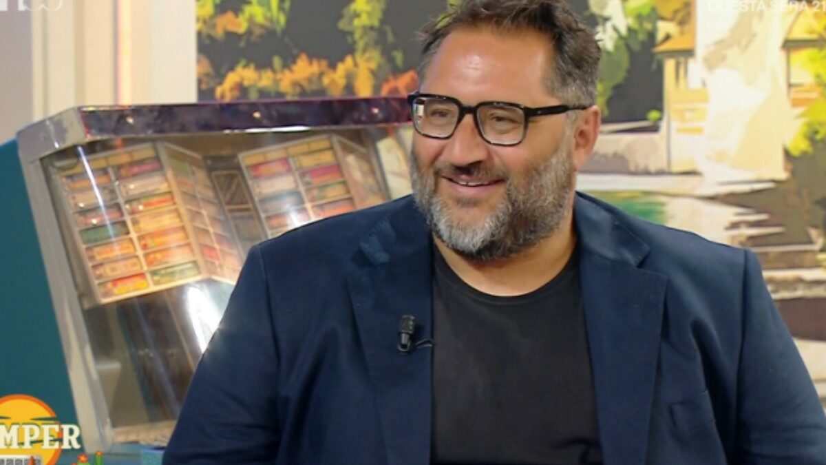 “Spero che nessuno mi dica che sono maleducato. Penso di essere rispettoso del lavoro degli altri. Se invece mi contestano il dialetto, o che ballo e canto non ci sono problemi”: parla Peppone Calabrese