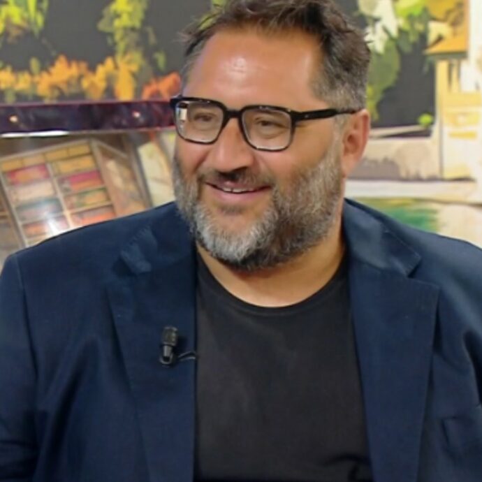 “Spero che nessuno mi dica che sono maleducato. Penso di essere rispettoso del lavoro degli altri. Se invece mi contestano il dialetto, o che ballo e canto non ci sono problemi”: parla Peppone Calabrese