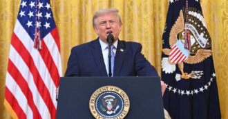 Copertina di Trump contro la Cina: “Ha rubato i dati di 220 milioni di elettori Usa. Il sistema elettorale è vulnerabile”. Pechino ribatte: “Pure invenzioni”