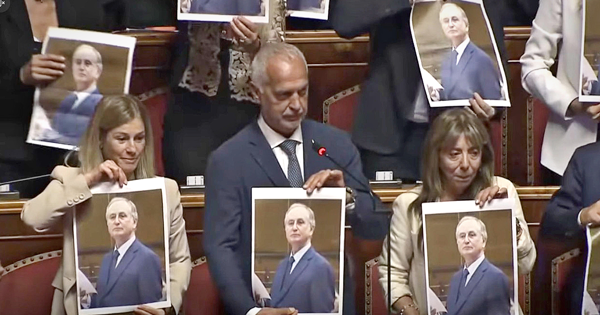 roggero la destra si litiga il gioielliere dal flash mob di futuro nazionale alla lega valutiamo la sua candidatura da Ilfattoquotidiano.it roggero la destra si litiga il gioielliere dal flash mob di futuro nazionale alla lega valutiamo la sua candidatura